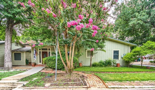 1880 Market Plaza Haus TS 360