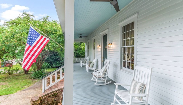 1880's Cozy Cottage, close to Historical Downtown. Sleeps up to 6n3B3B-pets OK