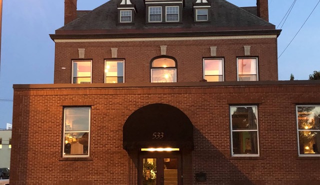 1880's Mansion with 3 Fireplaces, 12 bedrooms, Downtown historic area