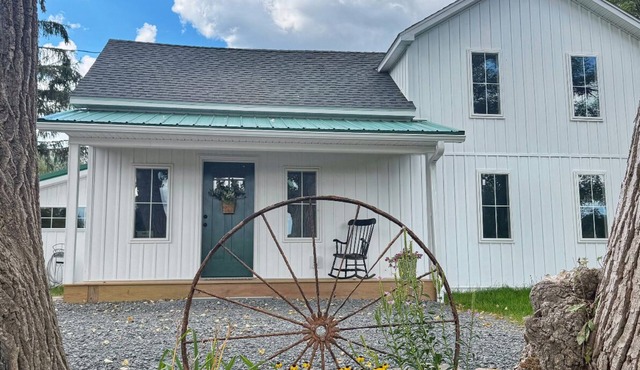 1880s 2-bedroom Farmhouse at Bearpen Mtn