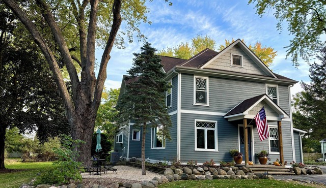 1880s Beauty! Family Fun. Walk to Downtown Green Lake, Heidel House & Golf!
