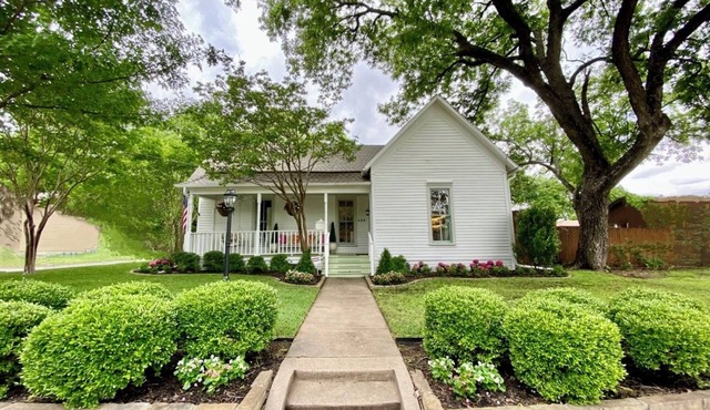 1883 Boutique Bungalow