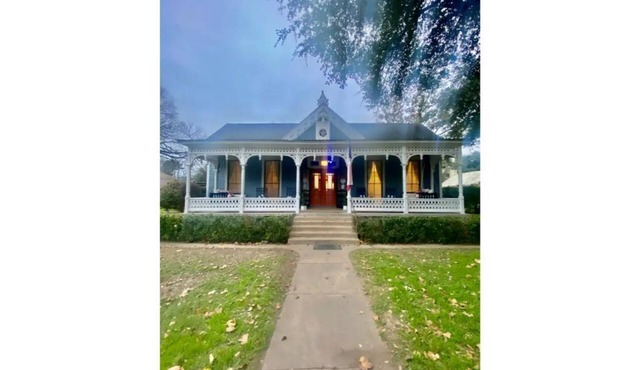 1886 Historic Boxwood Bungalow