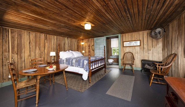 1887 West Virginia Cellar House-Strawberry Farm BB