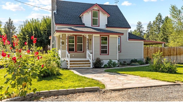 1890's Victorian Home on the Oregon Trail