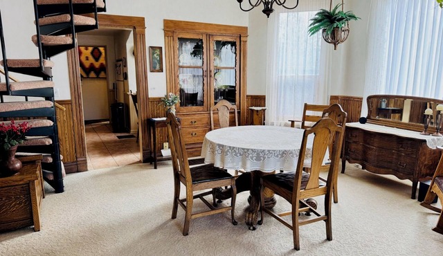 1893 Victorian House- beautiful historic home near the Royal Gorge