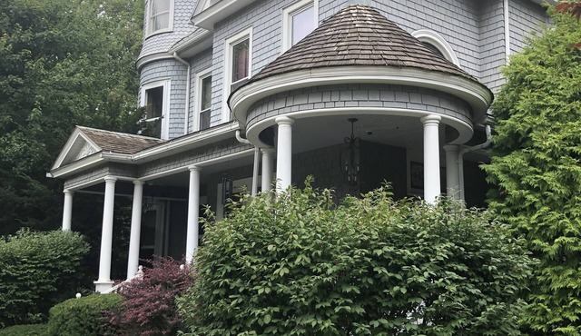 1895 Grand Victorian Lady 4 Bedrooms 3 Baths Lush Gardens Pet Friendly Gorgeous!