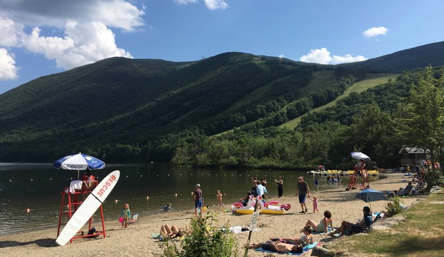 18ha Log Home Close to Franconia Notch Privacy, Fire Pit, Wifi, Pool gym Passes