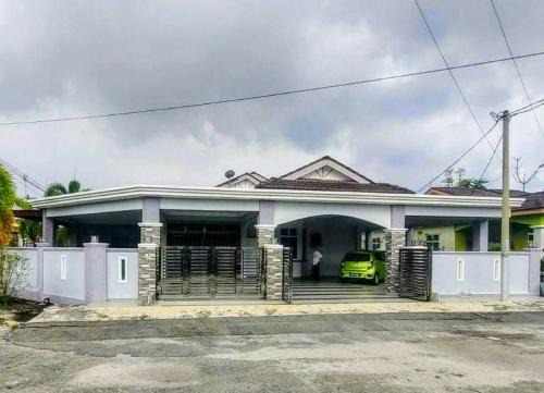 18pax Bungalow Homestay Hutan Melintang