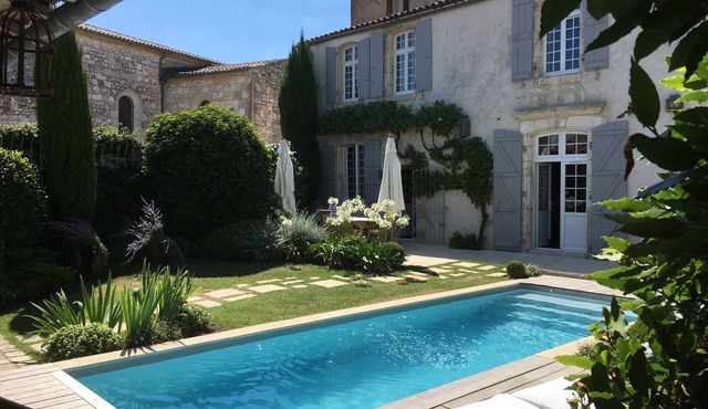 18th C Vicarage 4* Heated pool - Walk to beach- market - shops