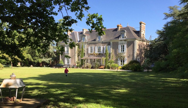 18th century manor house, 12/14pers. St Mars du Désert, 20 mn from Nantes train