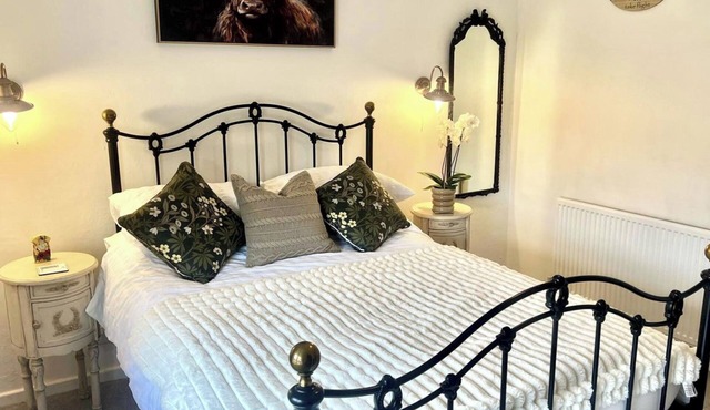 18th Century Cosy Cottage with Stunning Views