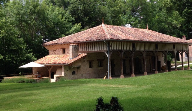 18th century barn, exceptional site, swimming pool, 35mn from the Ocean