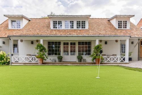 18Th-Century Barn Near Montreuil