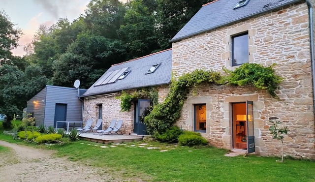 18th century barn of the Kerguerhent mill, its river, forest and meadows.