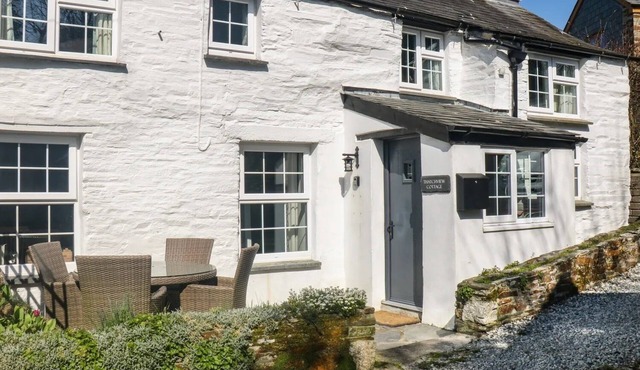 18th Century Cornish Cottage-Contemporary Interior-Private Parking-Pet Friendly