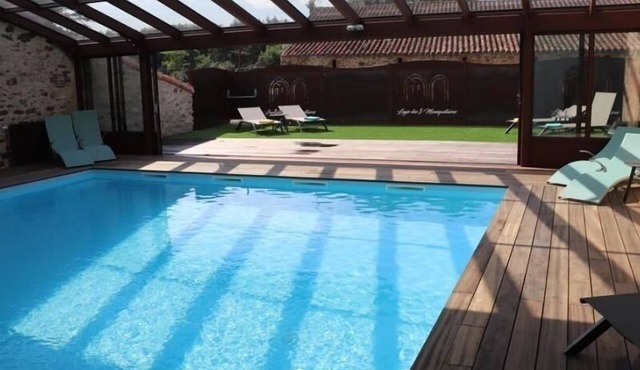 18th Century Cottage with Covered Pool, Terrace, and Game Room - 6 People