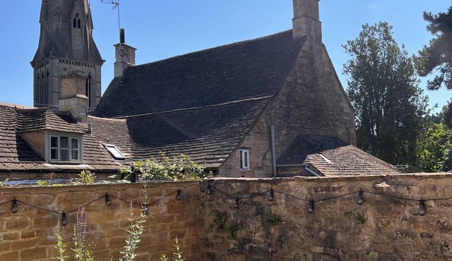 18th-century cottage in heart of beautiful village with award-winning pub