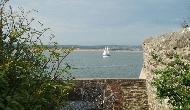 18th Century Cottage On Waterfront, Panoramic Sea Views, Courtyard Garden