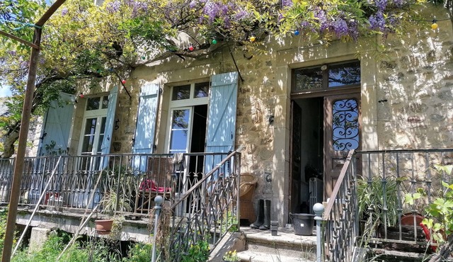 18th-century farmhouse in the lush Aveyron countryside