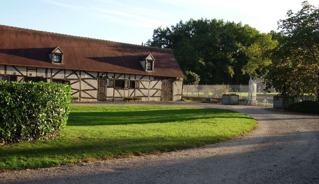 18th century farmhouse, in the countryside, sleeps 10, private pool,