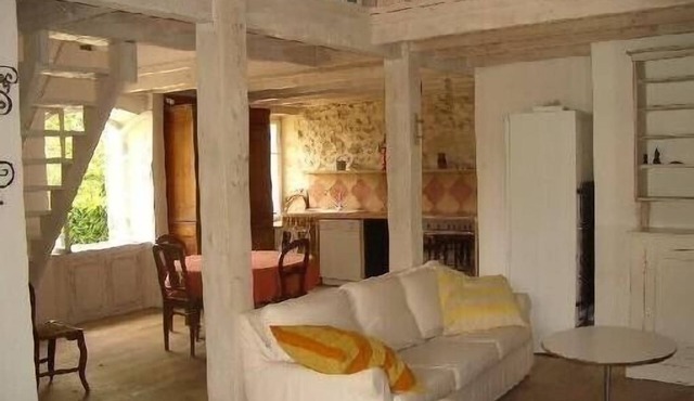 18th century charming house with swimming pool 15 minutes from Bordeaux.