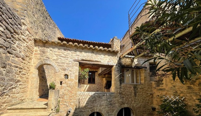 18th century house with garden and pool in the heart of a medieval village