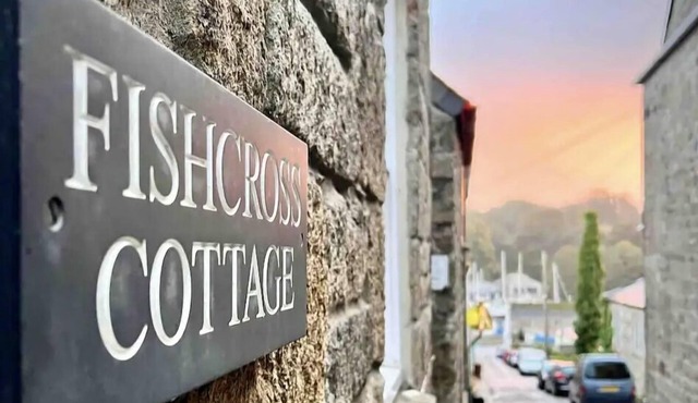 18th Century Grade 2 Listed Delightful Original Cornish Cottage. Ideal location