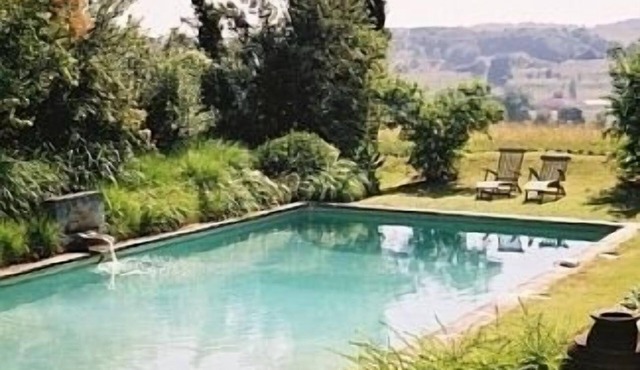 18th Century Hilltop Farmhouse With Views Of The Pyrenees