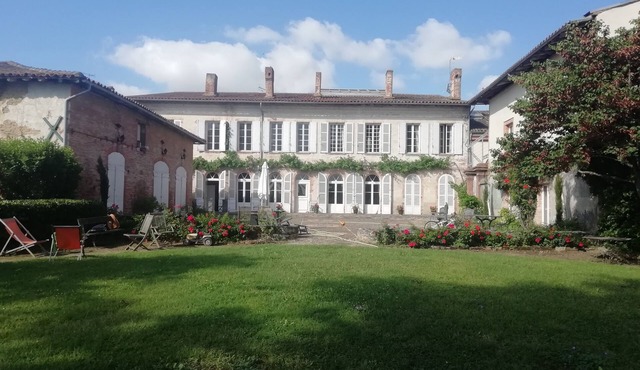 18th century manor house with swimming pool 15 minutes from Toulouse towards Carcassonne