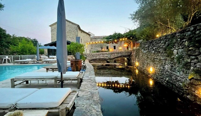 18th-century mill with tennis near Uzès