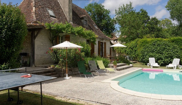 18th-century Périgord farmhouse, private pool, large grounds with fishing pond