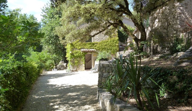 18th-century Provencal country house on the banks of the Argens river, set in 2 ha of land