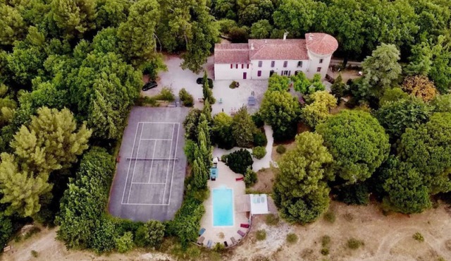 18th century Provencal farmhouse with swimming pool less than 20 minutes from Aix en Provence
