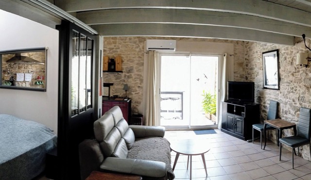 18th century stone village house with terrace, 15 minutes from beaches.