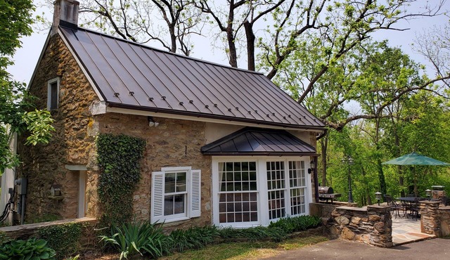 18th Century Stone Cottage minutes from historic Middleburg