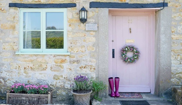 18th Century Thatched Cottage, Parking & Garden