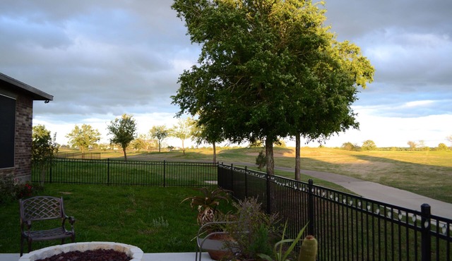 18th Fairway golf course home w patio gas grill, firepit, hot tub, & fitness rm