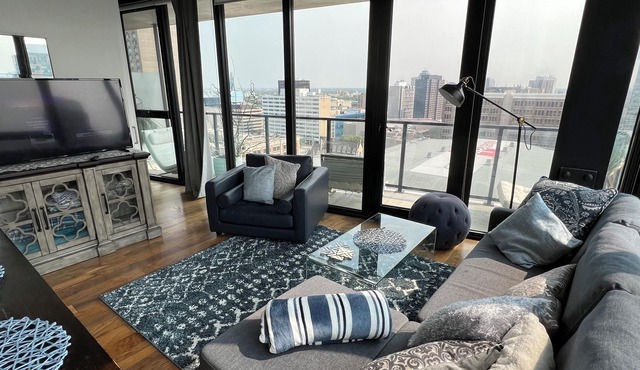 18th floor 2 bed 2 bath overlooking downtown