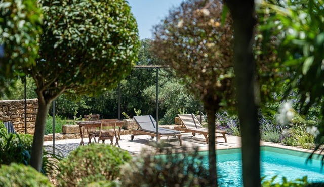 18th-century farmhouse with pool facing the Ventoux and shady garden 6 kms from Uzès