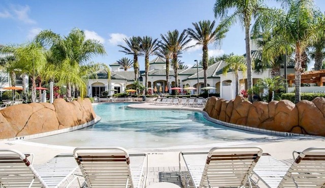 19-202 Gated Resort, Private balcony, heated pool, minutes from Disney! gym