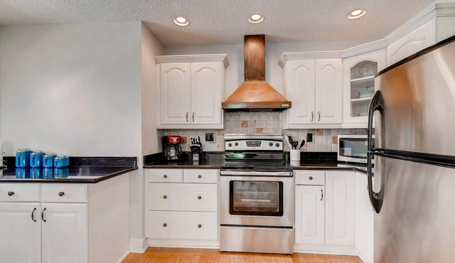 19-3: Steps to Highland Beach, Pool, Private Patio
