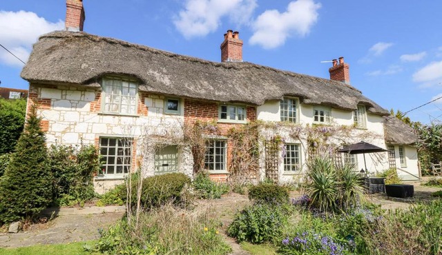 19 Clatterford Shute