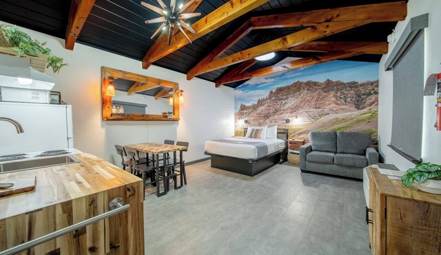 19-Hansen Inn & Cabins, Cabin Suite, 1 King, 1 Queen, Sleeper Sofa, Dog Friendly