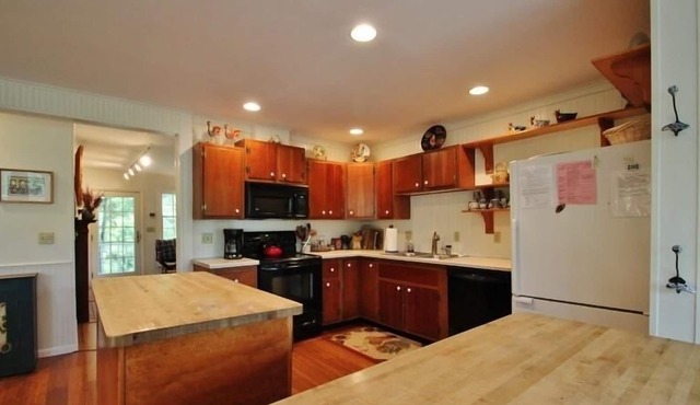19 Maple 7 Bedroom Home by Redawning