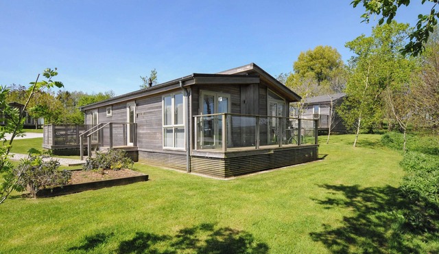 19 MEADOW RETREAT, pet friendly, luxury holiday cottage in Dobwalls