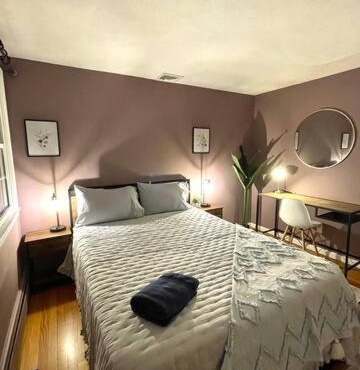 #19 ROOM IN THE HOUSE Lovely Gorgeous Room in Heart of Waltham!!