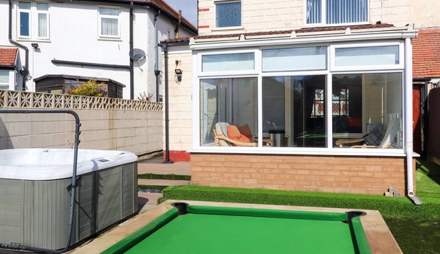19 SLINGER ROAD, pet friendly, with hot tub in Thornton-Cleveleys