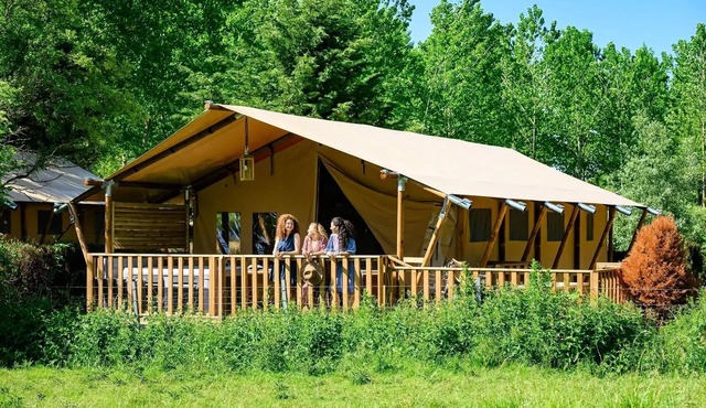 19-XXL Safari Tent on Stilt (3 bedrooms - 2–7 people) + Outdoor Spa + Made-up Beds + Towels + Beverages 2–7 people - 2 people included