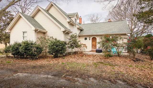 1900's Modern Farmhouse on 7.5 private acres